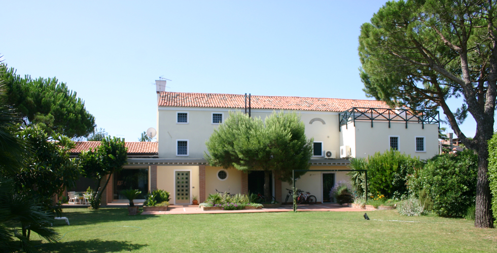 REUSE & RESTORE HOUSE IN VENICE